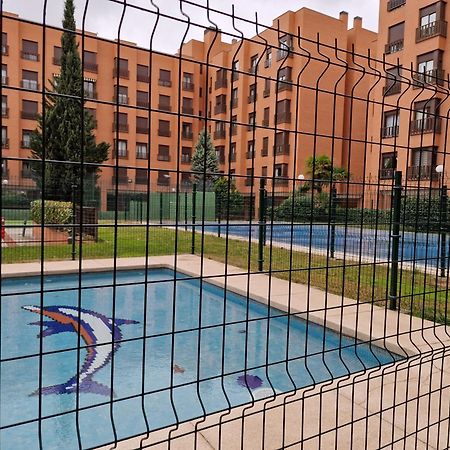 Samaniego, Piscina Y Garaje Junto Civitas Metropolitano Y Aeropuerto Madrid Buitenkant foto