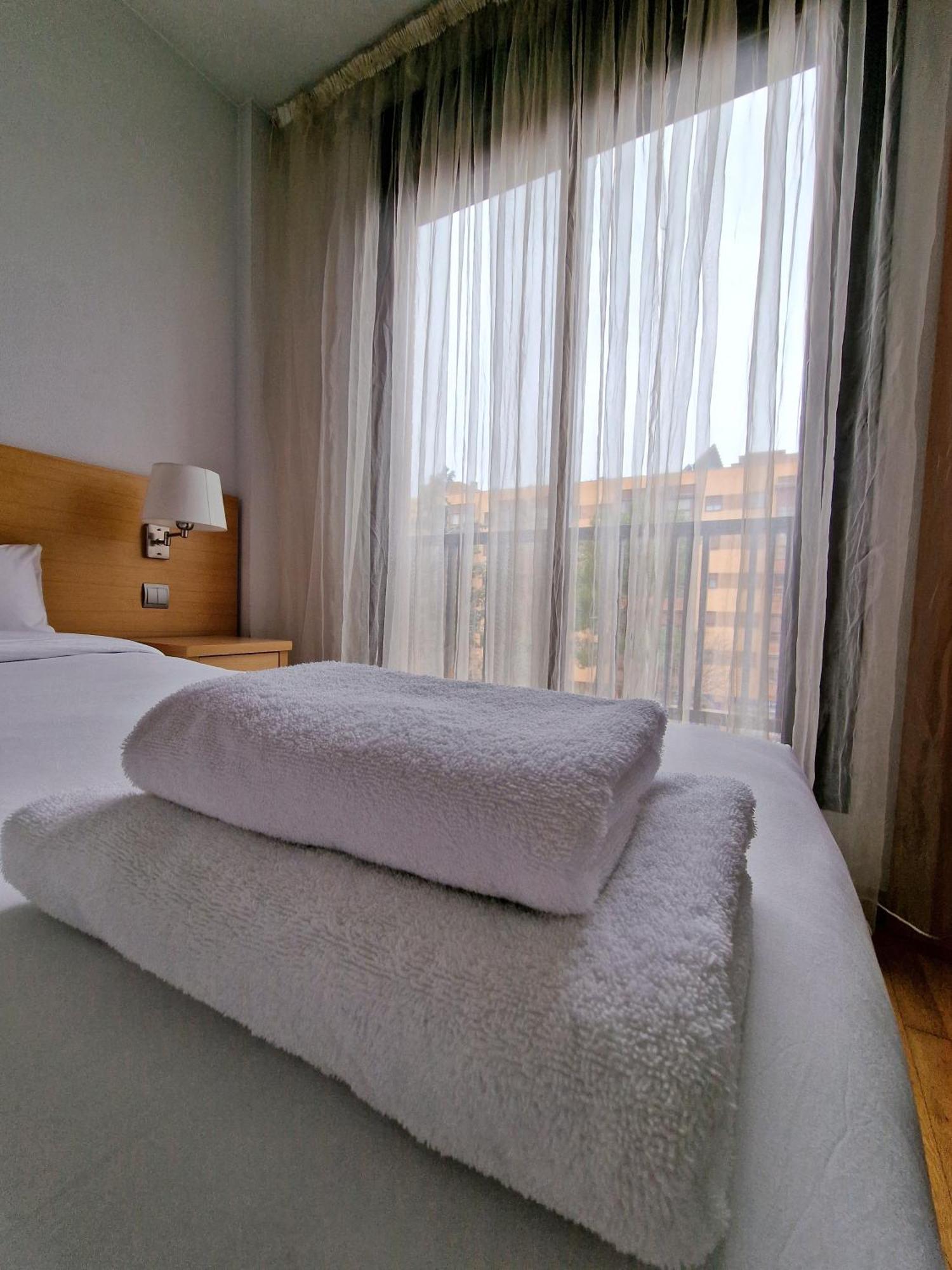 Samaniego, Piscina Y Garaje Junto Civitas Metropolitano Y Aeropuerto Madrid Buitenkant foto